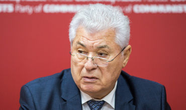 Владимир Воронин о кризисе в Министерстве обороны: Встретились три петуха.