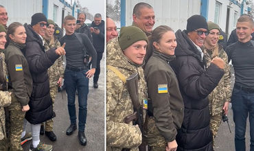 Жан-Клод Ван Дамм встретился с украинскими военными в Закарпатской области. 
