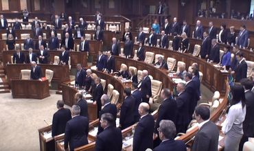 Депутаты парламента Республики Молдова провели минуту молчания в память о короле Румынии Михае I. Фото: tvrmoldova.md.