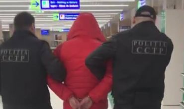 Предполагаемого торговца детьми экстрадировали из Италии в Молдову.