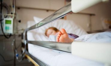 Двое из трех детей, отравившихся на свадьбе в Реваке, выписаны.