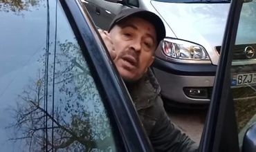 По словам потерпевшего, прошло две недели, а полицейские не нашли водителя, который повредил его машину.