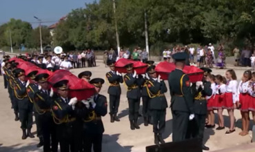 В Молдове с воинскими почестями перезахоронили останки 68 советских солдат.