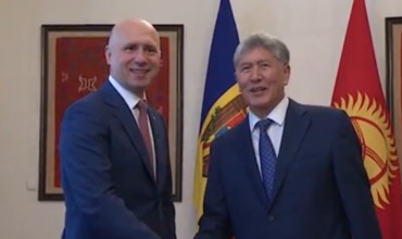 Молдавский премьер поблагодарил Атамбаева за теплый прием и возможность обсудить вопросы двусторонних отношений.