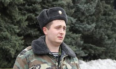 Пограничник Виктор Тартаринов спас людей из перевернувшейся маршрутки.