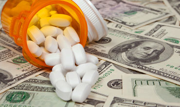 Taxele vamale impuse de Trump vor crește prețul medicamentelor în SUA cu 12,9%.