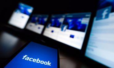 Компания Facebook запускает функцию по предотвращению суицидов во всех странах.