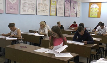 В Кишиневе сдают тест по русскому языку, чтобы затем уехать в Россию.