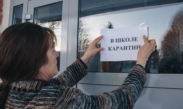 Все учебные заведения в стране останутся закрытыми до 15 мая.