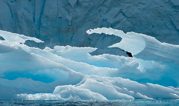 Pritchard spune că, dacă Antarctica s-ar topi în totalitate, nivelul mării ar putea creşte cu 4,8 metri la nivel globa