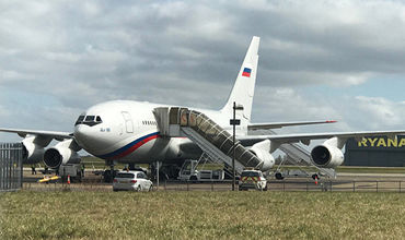 Высланные российские дипломаты покинули Великобританию.
