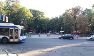 Парламентарий потребовал, чтобы флаги Румынии были демонтированы, так была грубо нарушена Конституция РМ.
