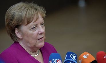 Меркель не видит достаточного прогресса для снятия санкций против России.