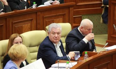 Фракция ПКРМ настаивает на проведении открытых парламентских слушаний по данной проблеме.