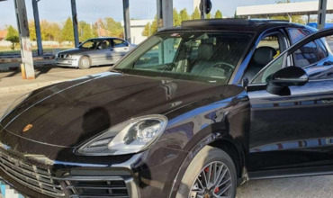 Молдаванин попытался пересечь границу на угнанном в Италии Porsche.