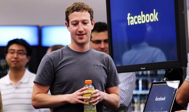 Стоимость Facebook упала на миллиарды долларов на фоне скандала.
