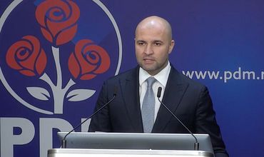 ДПМ объявляет, что правительство Филипа уходит в отставку. 