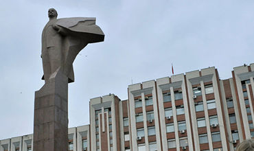 Флаг Приднестровья аналогичен флагу Молдавской ССР.