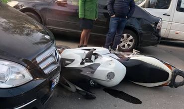 Мотоциклист попал в больницу после ДТП на Рышкановке.