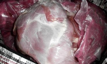 Мясо перевозилось гражданами Молдовы и Украины с нарушением условий транспортировки и без документов.