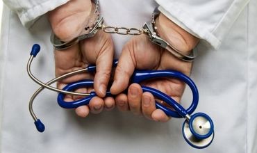 Врачу грозит тюрьма и лишение права заниматься профессиональной деятельностью сроком до 10 лет. Фото: cna.md.