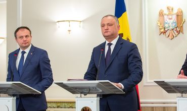 СМИ сравнили декларации о доходах Канду и Додона.