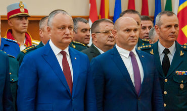 Новый министр пообещал посвятить свою деятельность служению Конституции.