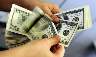 Valoarea dolarului a scăzut cu şase bani și a ajuns la 20 de lei şi 52 de bani.