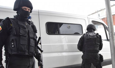 Прокуроры по борьбе с коррупцией и сотрудники СИБ провели обыски в офисе Государственной налоговой службы.