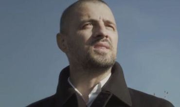 Музыку написал Павел Стратан, а стихи – результат совместного творчества Павла и Kapushon.