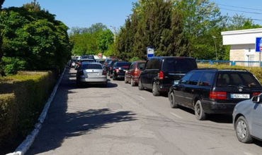 На КПП &#34;Скулень&#34; наблюдается повышенный поток пассажиров и автомобилей.