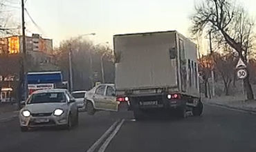 Утреннее ДТП в Кишиневе засняли на камеру видеорегистратора.