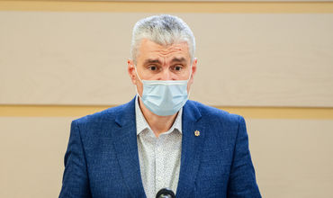 Бывший депутат Александр Слусарь.