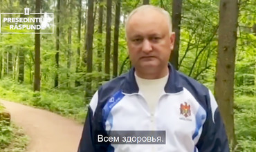 Додон записал видео из подмосковного леса.