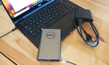 Пару лет назад компания Dell выпустила на рынок внешний аккумулятор емкостью 12800 мАч.
