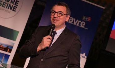 Мэр французского города Гавр Люк Лемонье ушел в отставку в связи со скандалом вокруг фотографий.