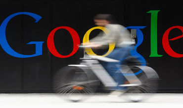 Google удаляет приложения со всплывающей порно-рекламой.