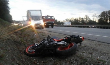 Пострадавшего в аварии доставили в больницу.
