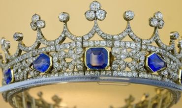 Принц Альберт сам придумал дизайн короны для своей невесты.