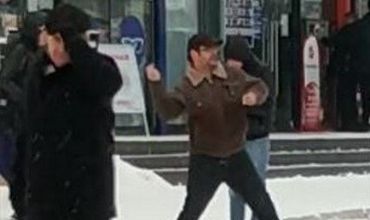 До начала записи хулиганы кидали в больного человека горящие петарды и подкидывали их незаметно мужчине в сумку.