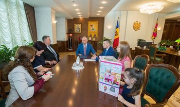 Додон пригласил в президентуру освобожденных из афганского плена пилотов.
