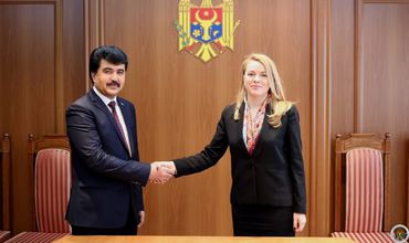 Госсекретарь МИДЕИ встретилась с послом Таджикистана