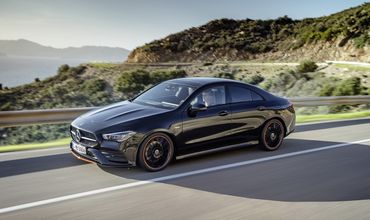Mercedes-Benz CLA получил новую внешностью, доработанное шасси и множество высокотехнологичных штучек.