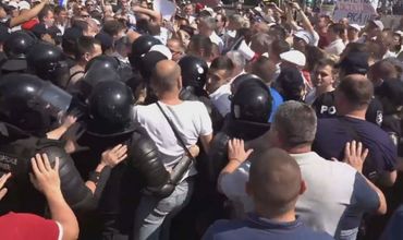 Лидеры НП назвали арест провокацией и обвинили власти в запугивании протестующих.