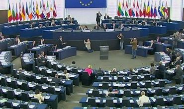 Европарламент просит Румынию выяснить правду о революции 1989 года.
