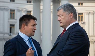 Суд в Киеве обязал возбудить дело против Порошенко и Климкина.