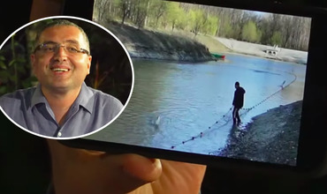 Момент, как Додон вылавливает рыбу из пруда в Кондрице, попал на видео.