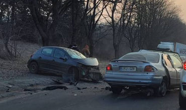 Accident grav pe o stradă din Capitală: Un șofer a fost rănit.