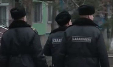 По одной из версий, молодого человека могли избить сослуживцы.