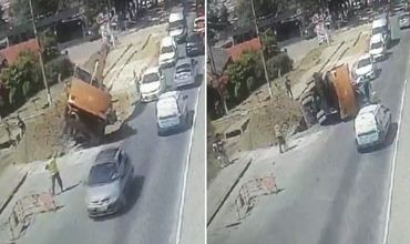 На Старой Почте перевернулся экскаватор.
